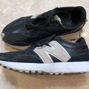 New balance 327 black suede and leather in 6.5 or 7